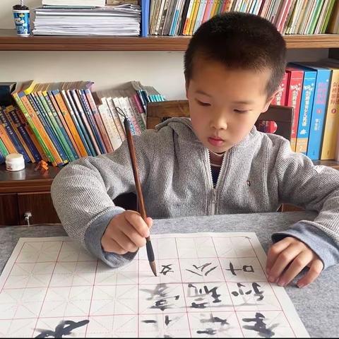带着梦想的少年