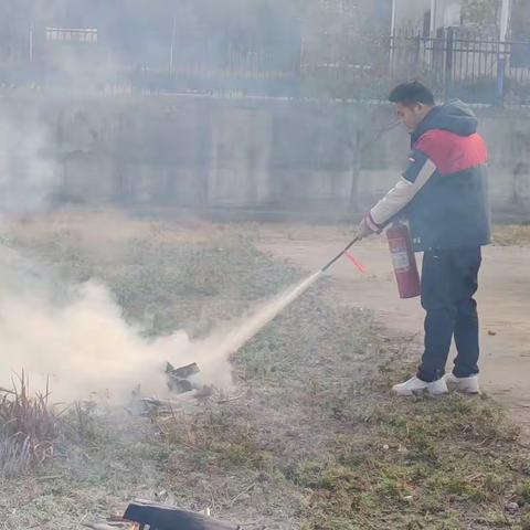 消防🧯演练，防范未“燃”🔥——县四小十里铺分校消防疏散逃生安全演练