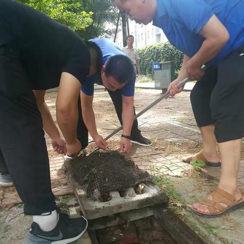 北关初中众志成城迎战“利奇马”