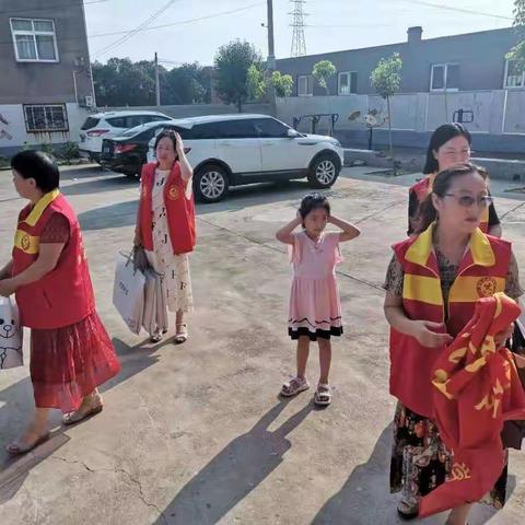 外语初中劳模志愿者服务活动剪影