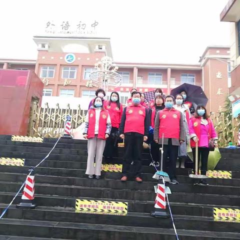 雨中创建，热情不减——外语初中清洁家园活动