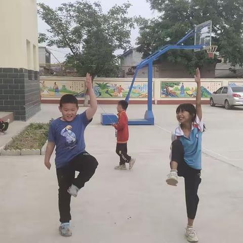 眺山营小学四年级课间活动及课后