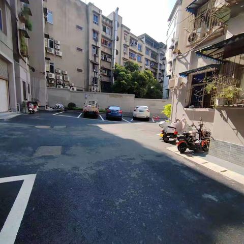 ❤️雕像旁九一五小区33.8万，产权94，3-2-1，黄金楼层，正规小区可停大小车☎️6013