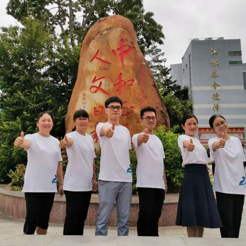 好心育桃李，甘愿化春蚕——记高州市第二中学优秀教师蓝思捷