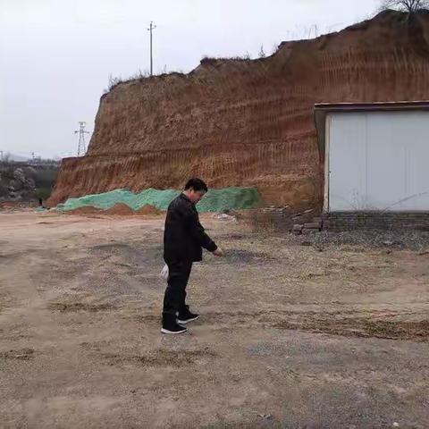 滦河镇扬尘源治理在行动
