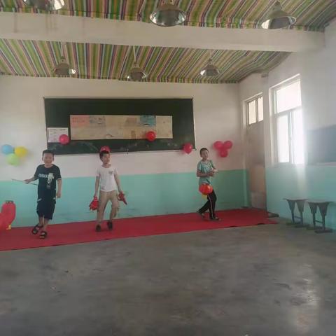 少年，少年，祖国的春天——中国甜李之乡三井学校六一联欢会