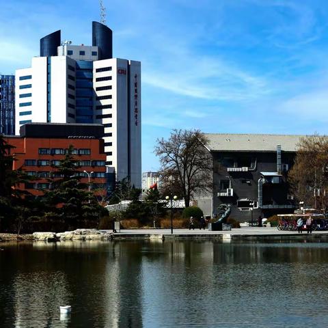 北京国际雕塑公园路虎车展示