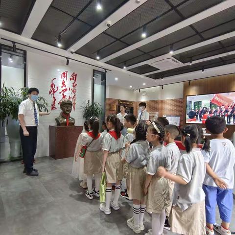 探寻雷锋精神，争做小小雷锋！———四牌楼支行与金斗路小学联合开展联合合作开展小小银行家活动。