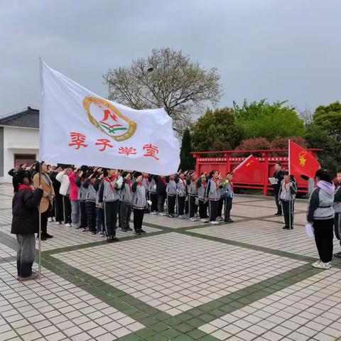 行宫中心小学开展祭扫贺甲烈士墓活动