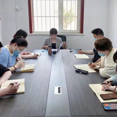 区委网信办召开全体会议传达学习区委二届四次全会精神