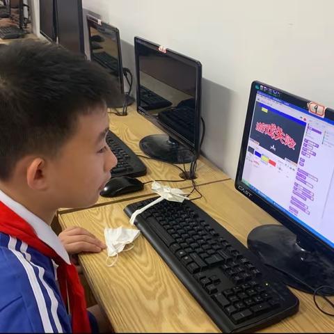 QY创客编程4A班——《再给我一颗子弹》