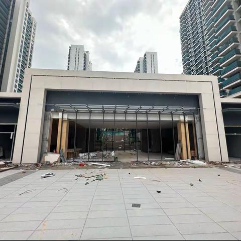 国际惯例，首先自我介绍大家好，我是来自长沙千思装饰总部岳麓区区域经理李周！