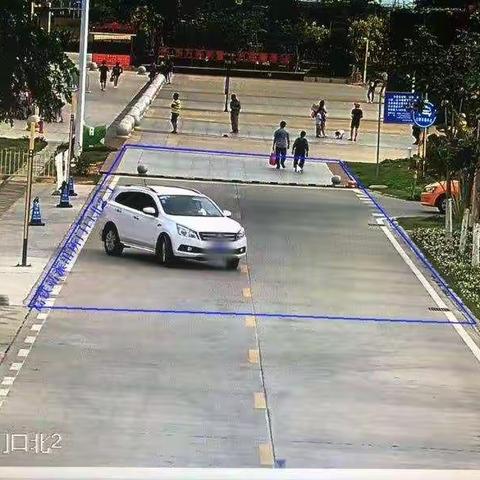 东方动车站派出所前道路启用电子警察抓拍违停车辆