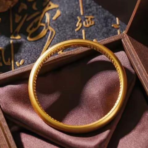 金价暴涨，还不买又要飙出新高度