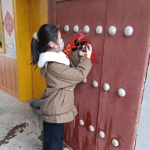 大家好，我是土官小学五二班赵思涵