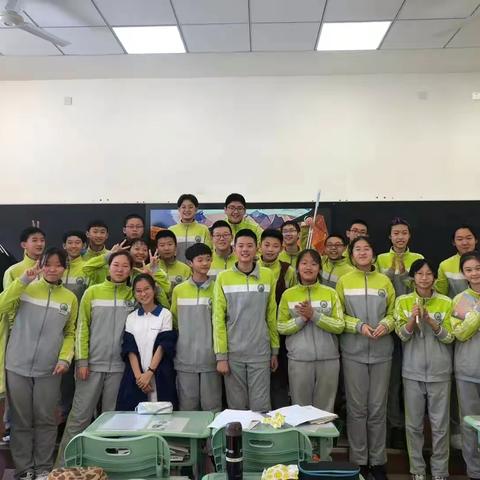 “自觉教育做引领，笃志行远书未来”主题班会暨八年六班期中表彰班会