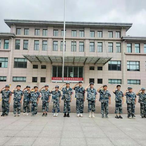 学军人风采，强自身素质