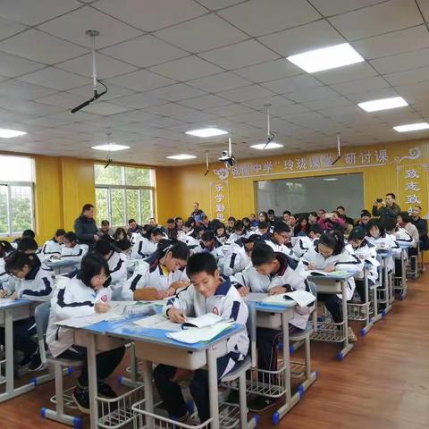 展示教学成果，学习教学经验—始兴县中学数学《三维导学案》教学研讨活动