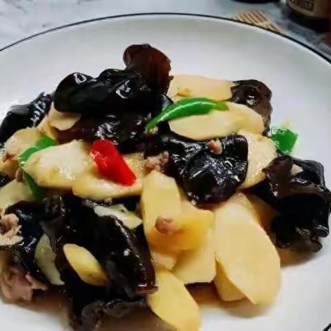 冬季手脚冷，补铁是关键！常吃这5种“高铁菜”，温暖舒服过冬。