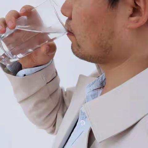 早晨空腹饮水好处多，不注意这4点，也等于白喝了。