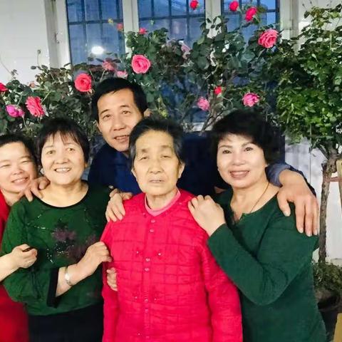 养老院里庆小年  孝老路上传美德