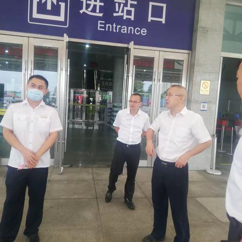 省应急管理厅防御热带低压工作组到海口市指导琼州海峡停航后防御工作