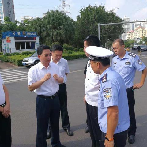 龙卫东副市长国庆期间带队检查道路交通安全和货源点安全生产工作