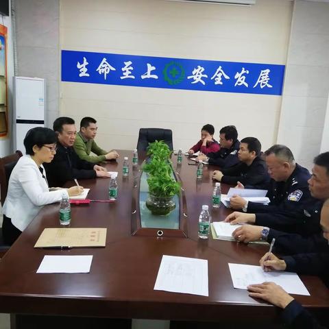 市安委办督导组到秀英区督导“12.1”道路交通事故