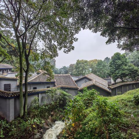 一群极富才华的年轻人倒在黎明前的黑暗里——渣滓洞游记