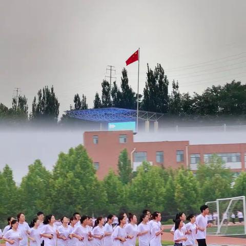 “乘风七班 向阳而生”