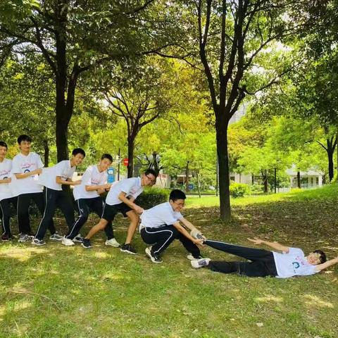 与优秀者同行，与奋斗者同进——2022学年第二学期812班第一阶段暑假自主发展优秀作品展示