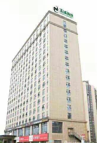 “团结奋献勇拼搏，共创颍东新环境”拔河比赛！