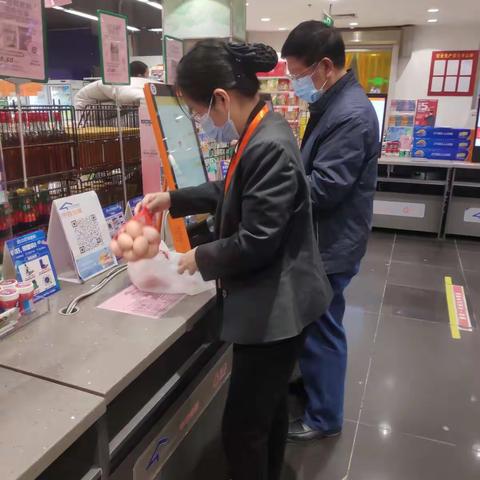 水果湖店2021年10月服务明星--收银区刘琼