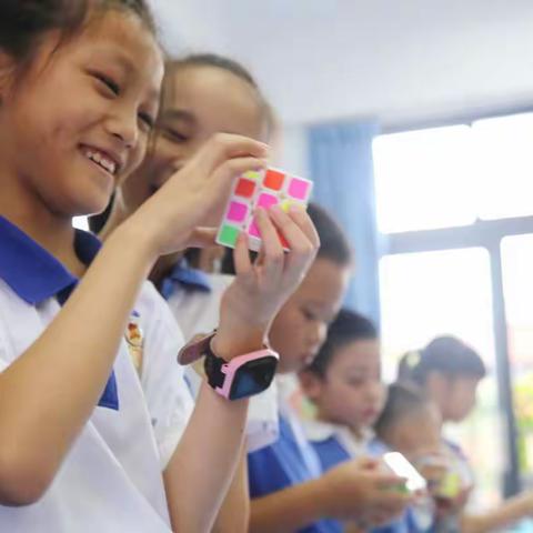 寓教于乐，绽放童心——五和小学首届学生节“数学周暨六·一”游园活动