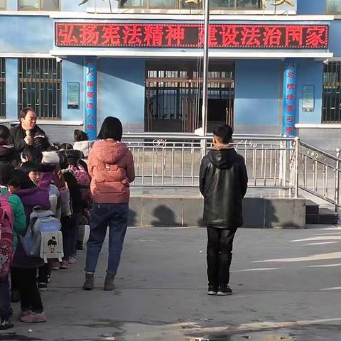 “弘扬宪法精神    建设法治中国”——记新集学校学习宪法活动