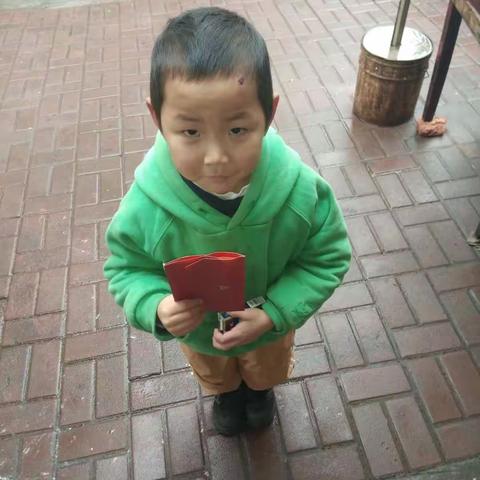 不一样的春节      中（2）班吴浩轩