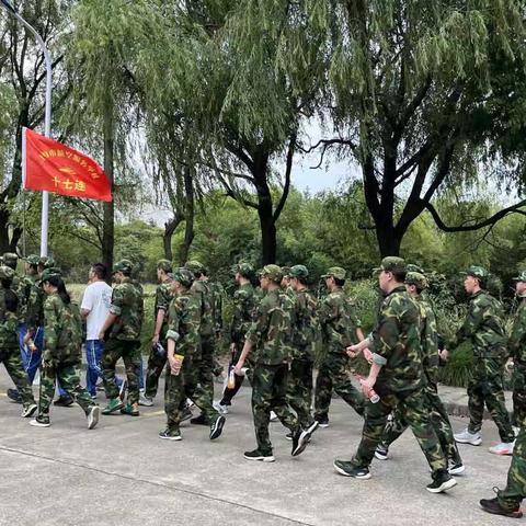 十七连！精神抖擞，不惧艰苦——上海市航空服务学校23机电2班