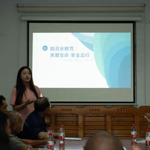 重庆人文科技学院三下乡：宣讲防溺水防中暑，走进中小企业
