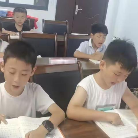 “读书人”习惯养成陪伴营——线上陪伴，线下体验，助力您的家庭踏上书香之旅，新学期从大声读书开始！