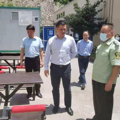 高速石化管理公司黄文全董事长深入一线检查指导“五一＂节前安全保畅工作