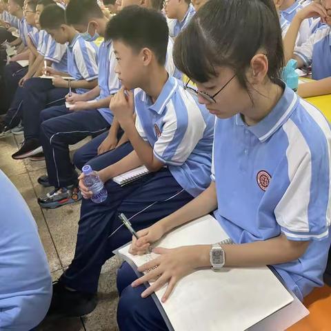 『军训思来苦后甜，坚持过后是坚强』（副本）