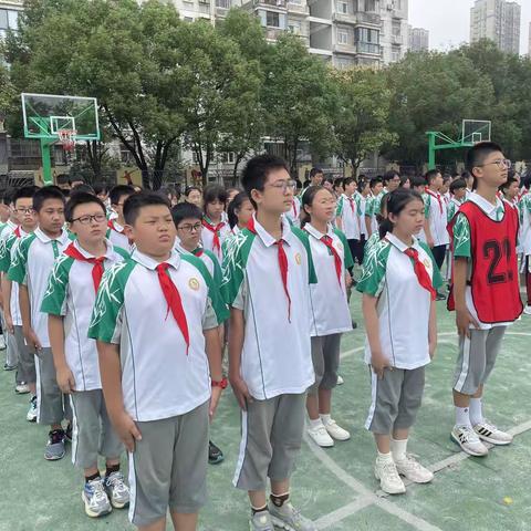 阳光下的少年：7年级22班行为规范训练之旅