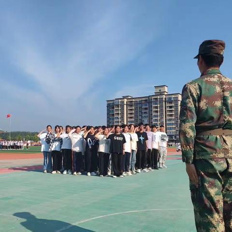 人间骄阳正好，少年风华正茂