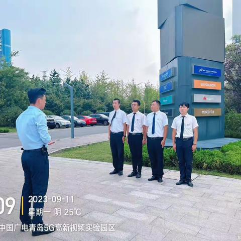 尽心尽职，守护家园——肩负责任的物业秩序维护员。
