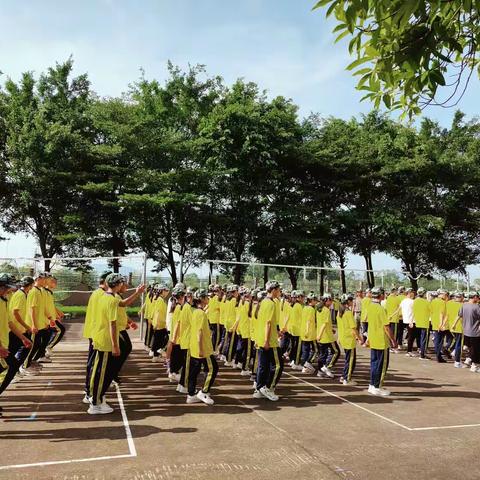 青春正当时，奋斗永不息——罗定实验中学高一23班军训风采
