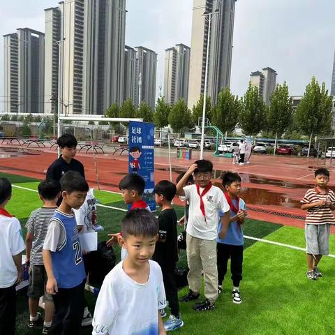 【洛阳市开元小学社团风采】   足球魅力无限——赛场激情有约。