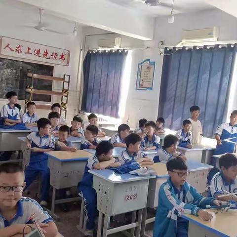 育才小学机器人社团活动掠影
