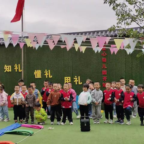 美好的一周结束啦，一起来看看本周的精彩生活吧《爱心❤幼儿园苹果🍎班小可爱上线啦》✌️✌️