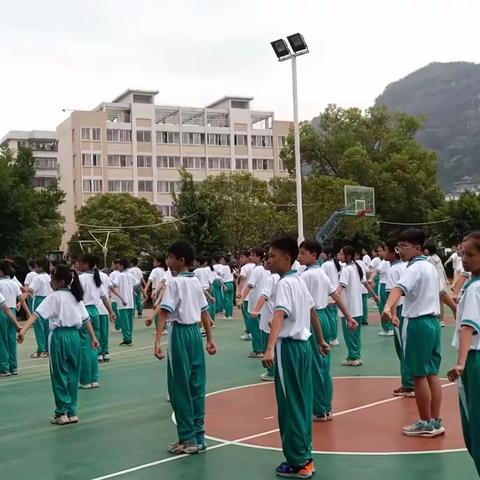 实训炼军志， 集结致青春