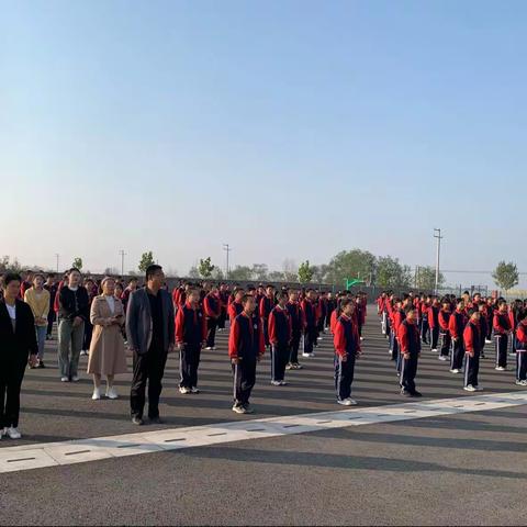 爱在金秋 情暖夕阳—逸夫中心小学升旗仪式